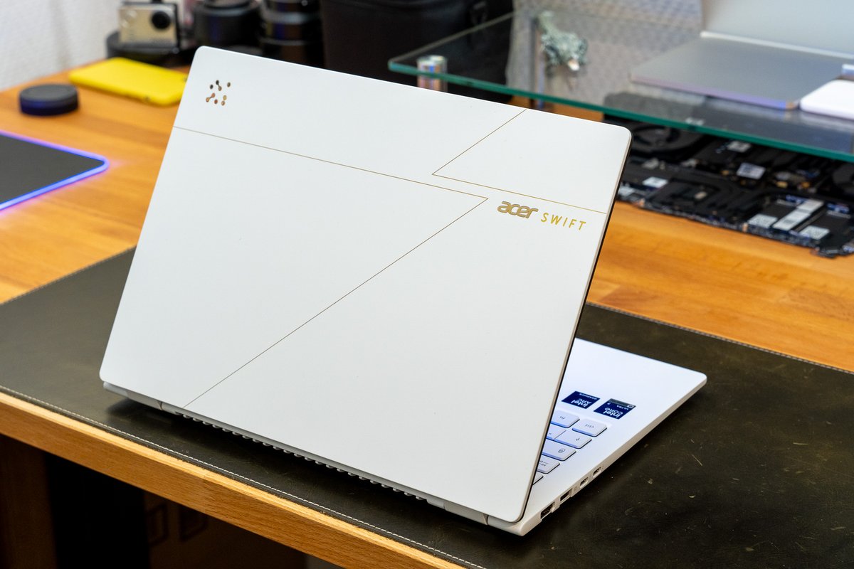 L'arrière du Acer Swift Edge 14 AI, pour illustration. © Nathan Le Gohlisse pour Clubic