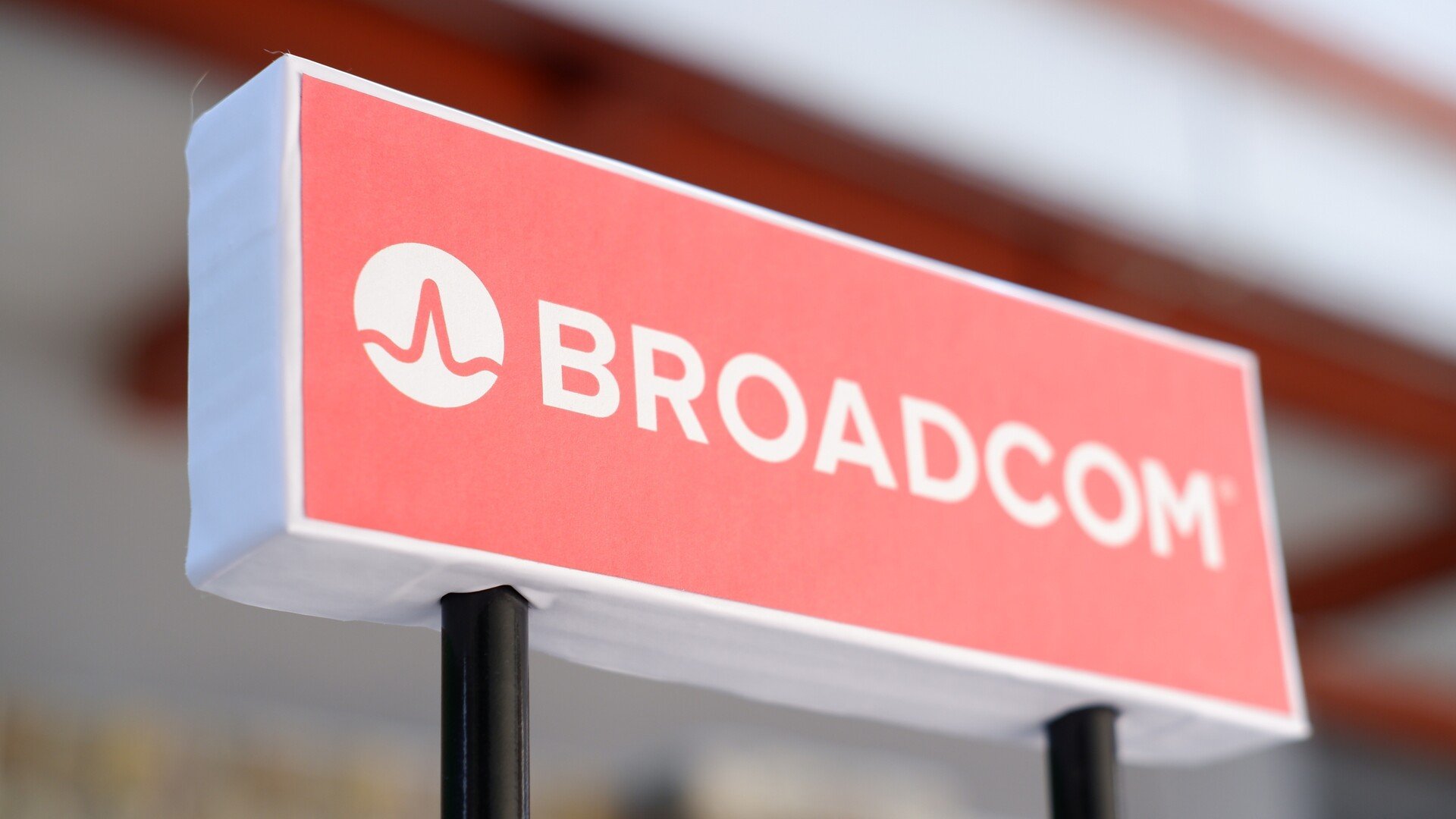 Le logo de Broadcom, l'un des principaux partenaires de Samsung Electronics dans la conception de puces destinées à l'intelligence artificielle. © Poetra.RH / Shutterstock