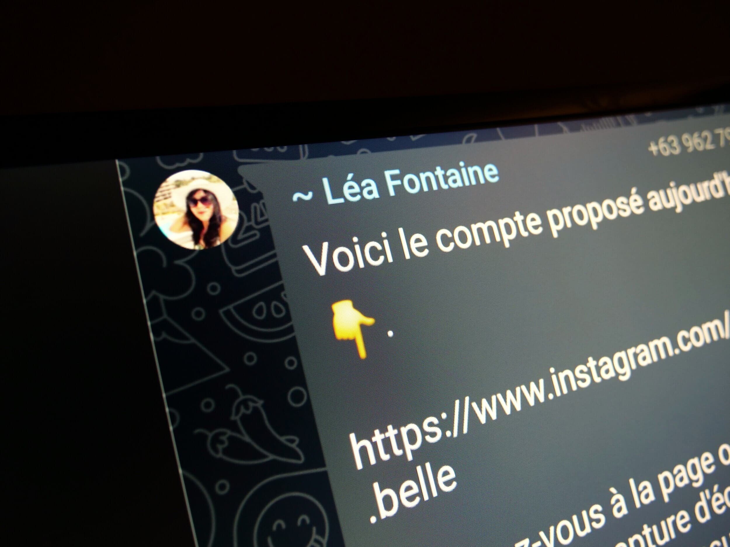 Les escrocs sévissent sur WhatsApp, où ils essaient de faire tomber les utilisateurs dans le piège du "task scam". © Alexandre Boero / Clubic