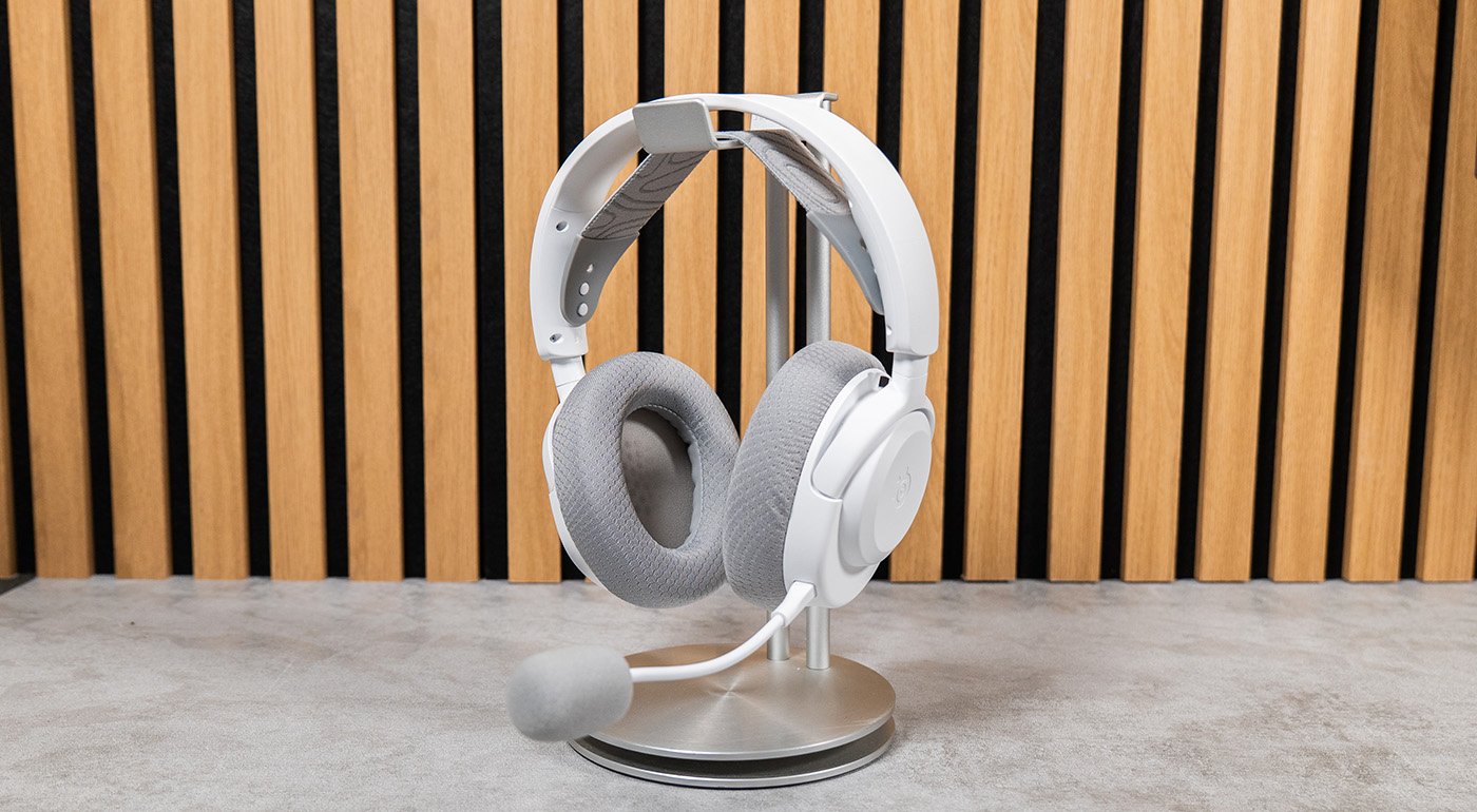 Le Arctis Nova 3P Wireless est aussi disponible en blanc - © Charles Gouin-Peyrot pour Clubic