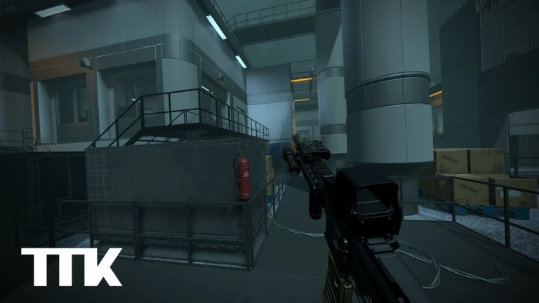Environnement intérieur industriel dans TTK Testing mettant en avant un FPS tactique avec gestion des angles, verticalité et couverture dans une zone confinée. © Roblox Corporation