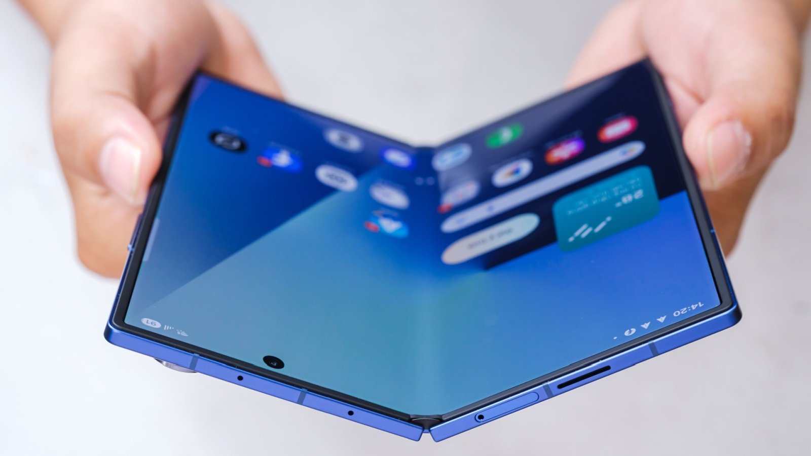 Samsung va sortir cet été son Galaxy Z Fold 8 et son nouveau Galaxy Z Fold Wide © Tinhkhuong / Shutterstock
