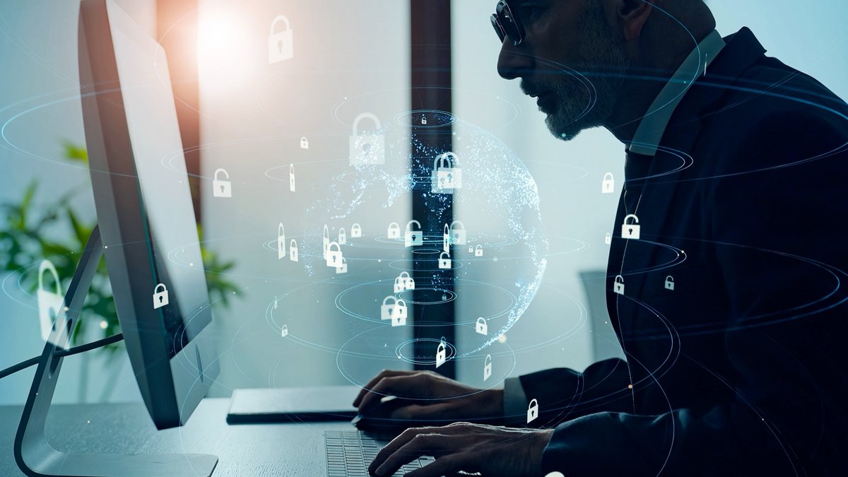 Stop à l’exploitation silencieuse des données en ligne : comment protéger les usages web de votre entreprise. © metamorworks / Shutterstock