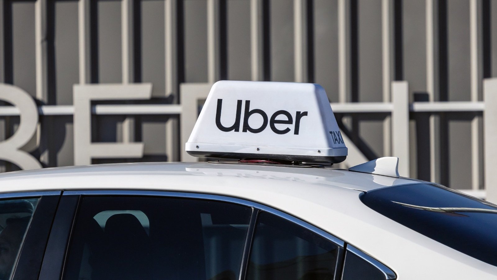 Uber reproche à Waymo des conditions financières du contrat jugées intenables et des indisponibilités répétées lors d'épisodes de mauvais temps - ©Konektus Photo / Shutterstock