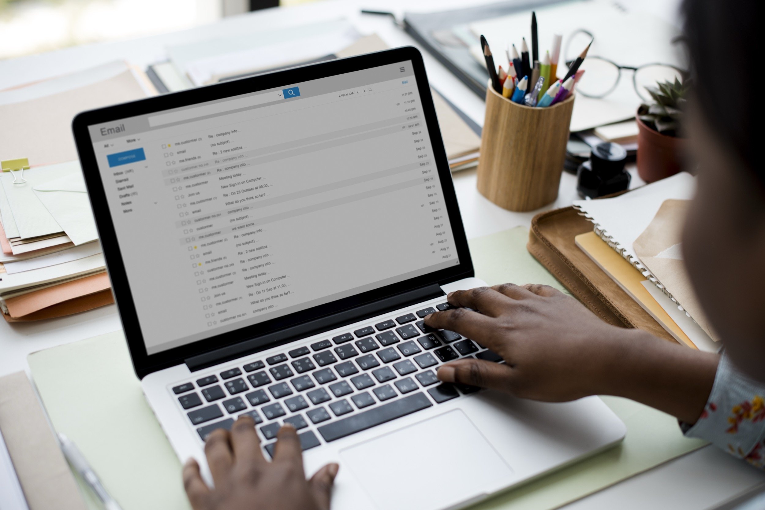 Comment former en 5 minutes un commercial à la sécurité des emails ©Shutterstock