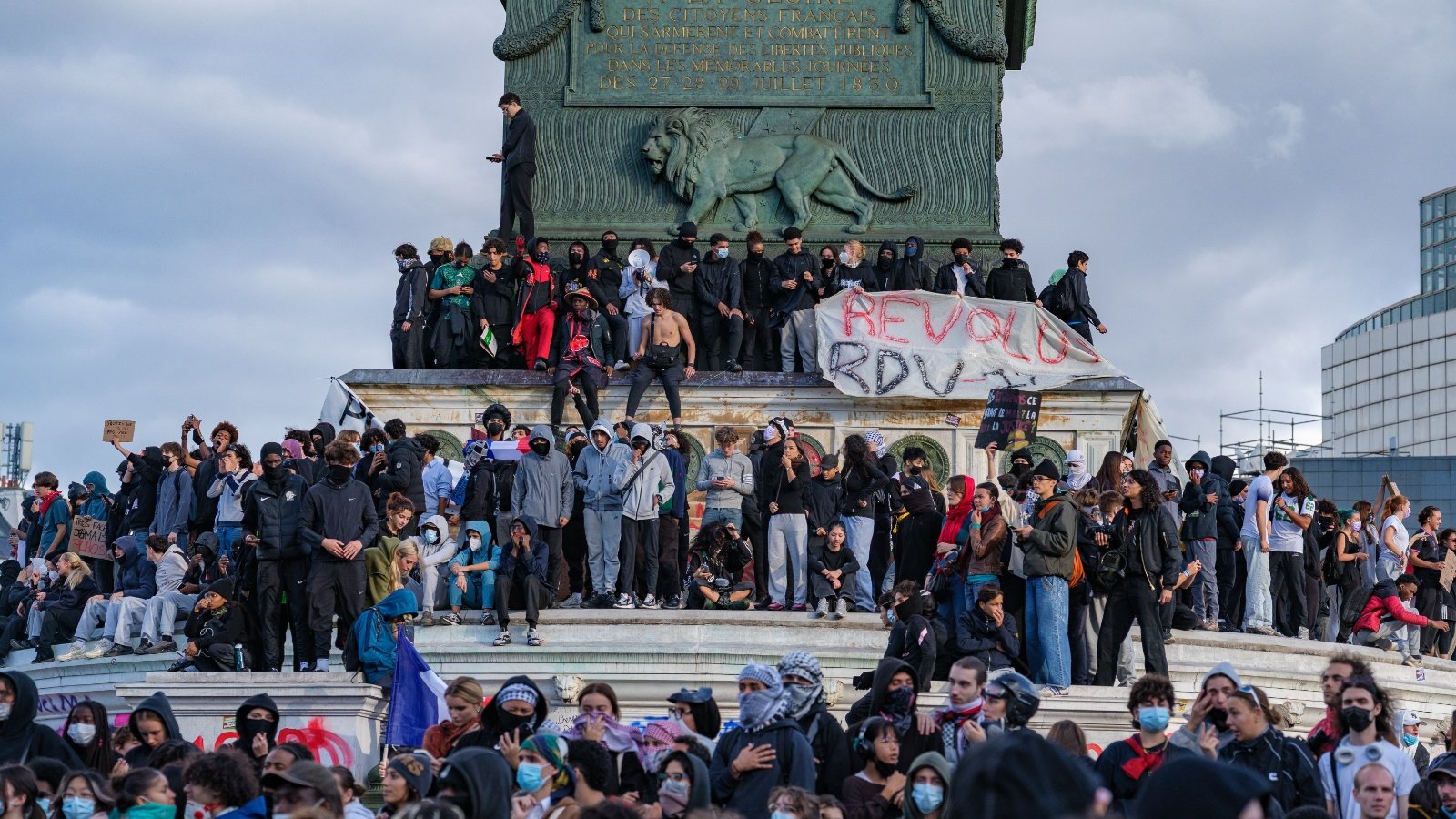Pour l'acte II du 24 octobre, les manifestants ont échangé des cartes collaboratives gratuites et des consignes sur Telegram, et certains ont installé BitChat - ©davidezambon / Shutterstock