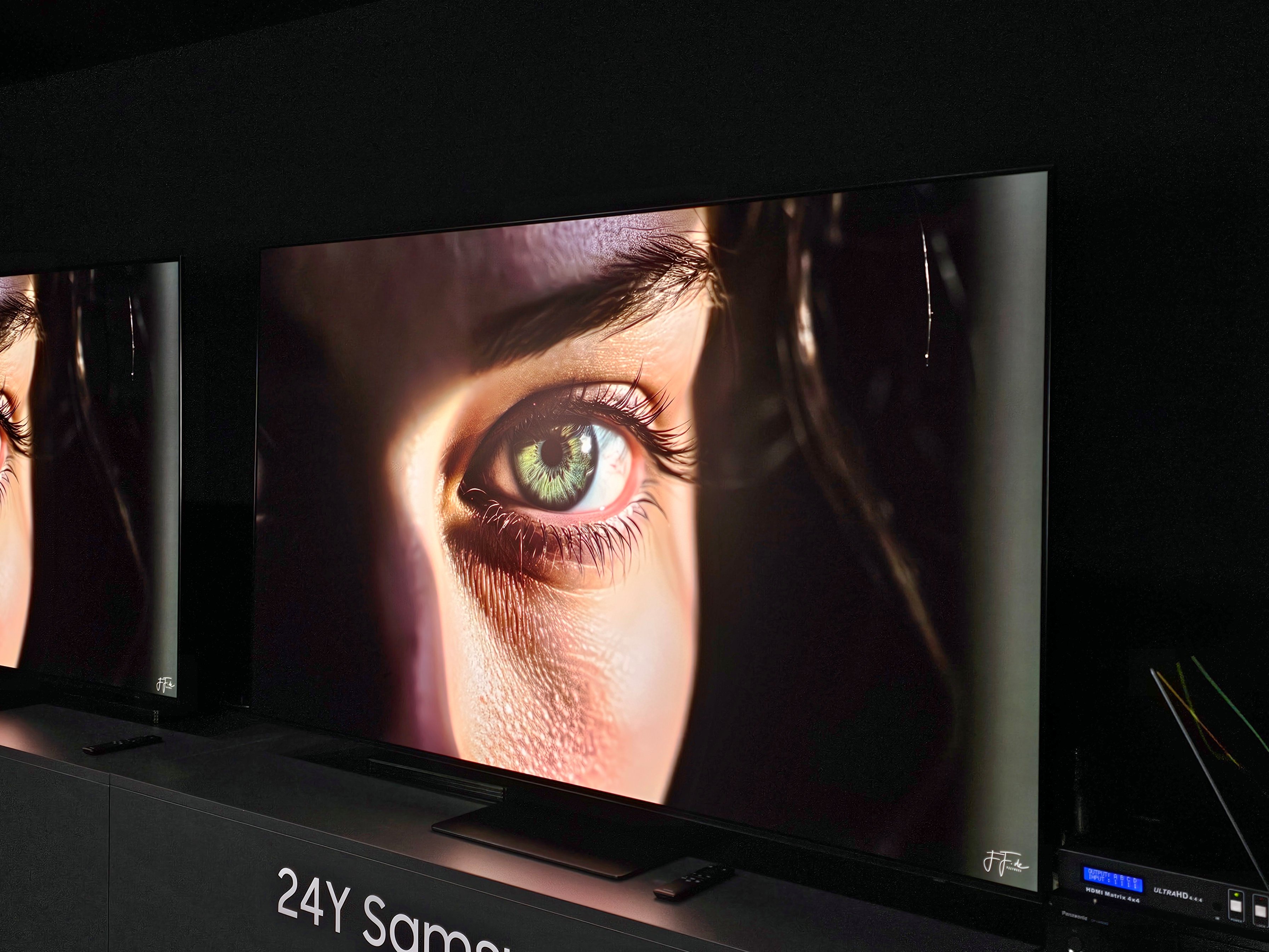 Le Samsung S95D lors d'une présentation à la presse © Matthieu Legouge