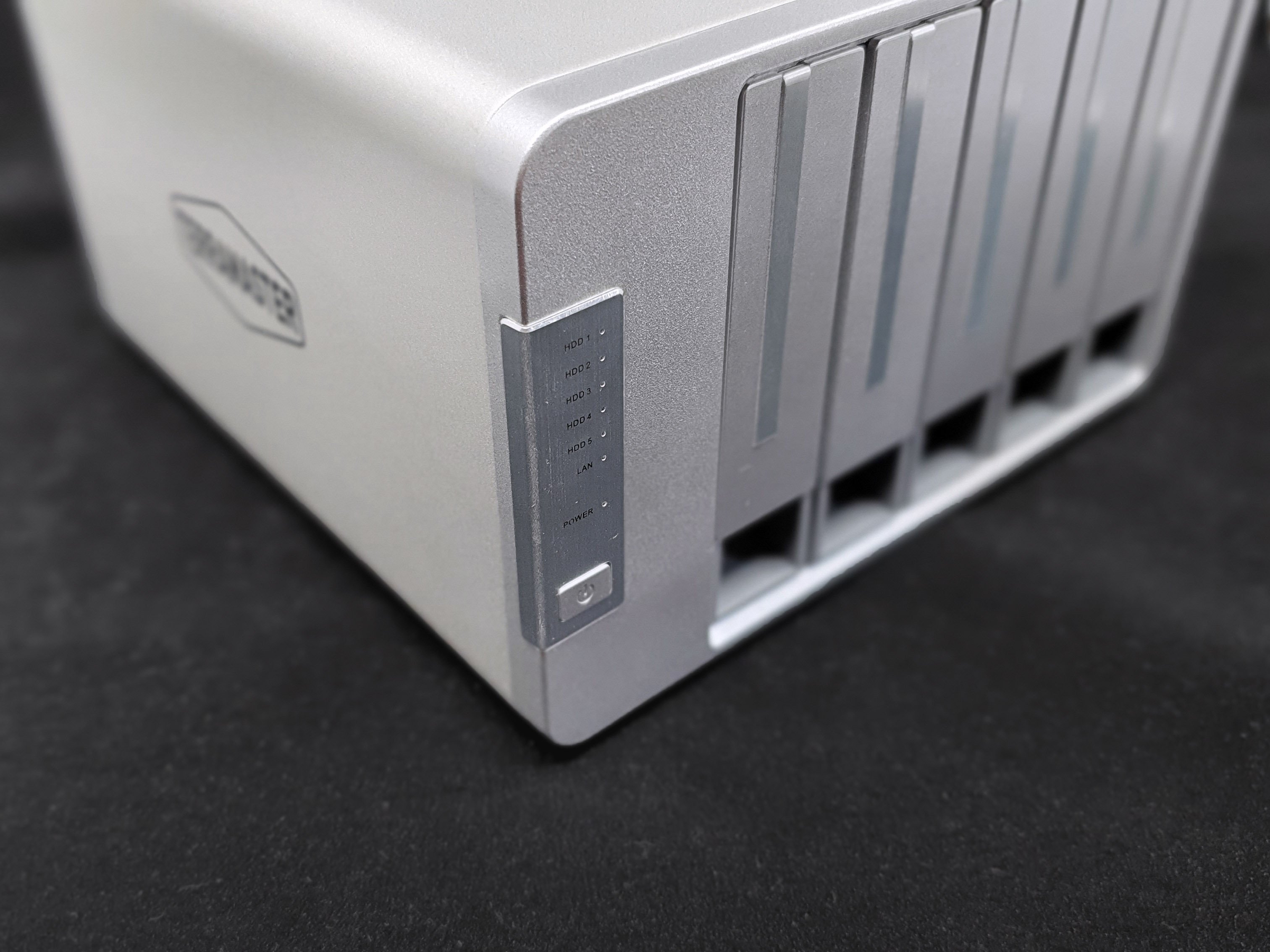 Les différentes LED du FS-221 © Nerces