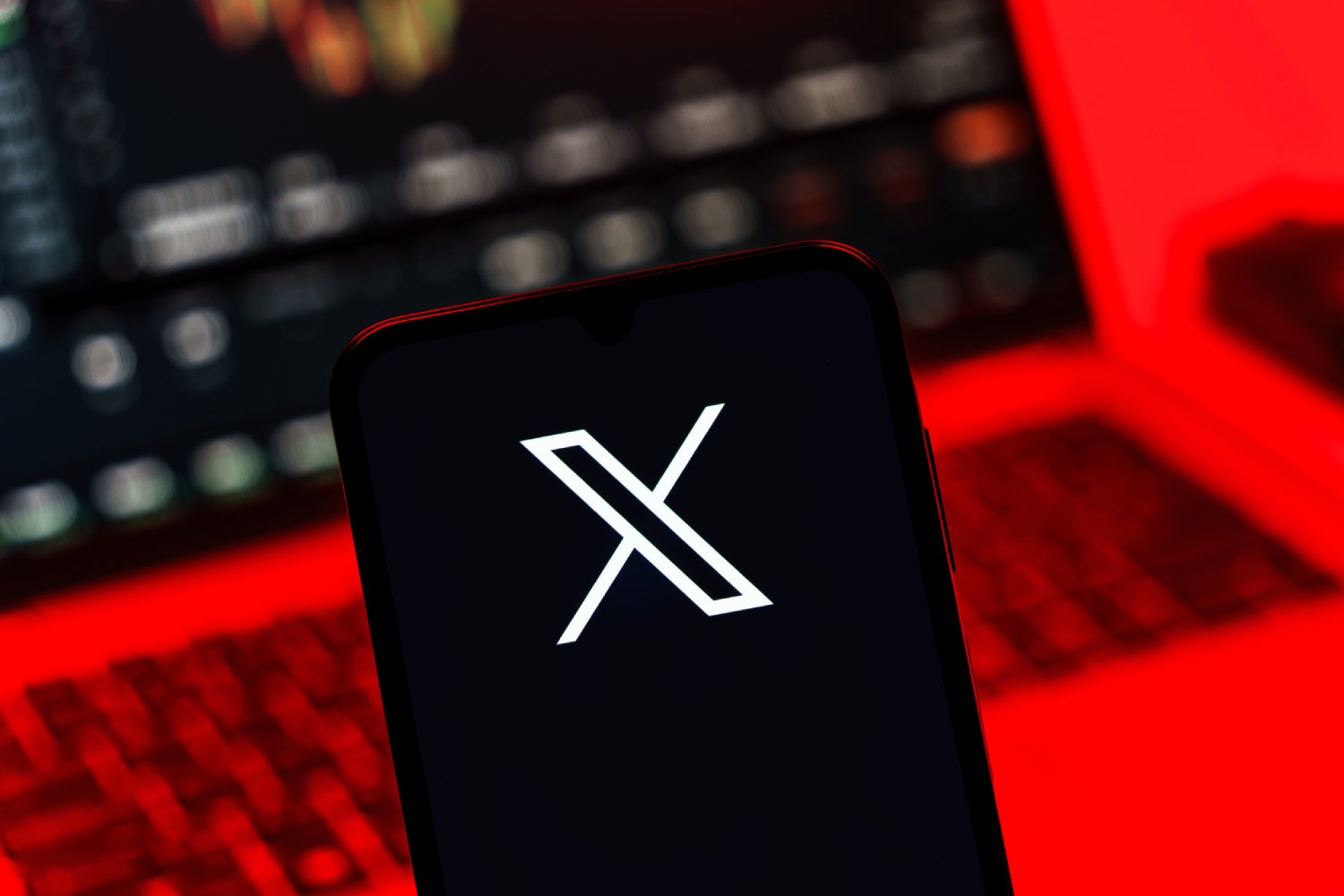 X.com introduit sa messagerie Chat. ©JarTee / Shutterstock