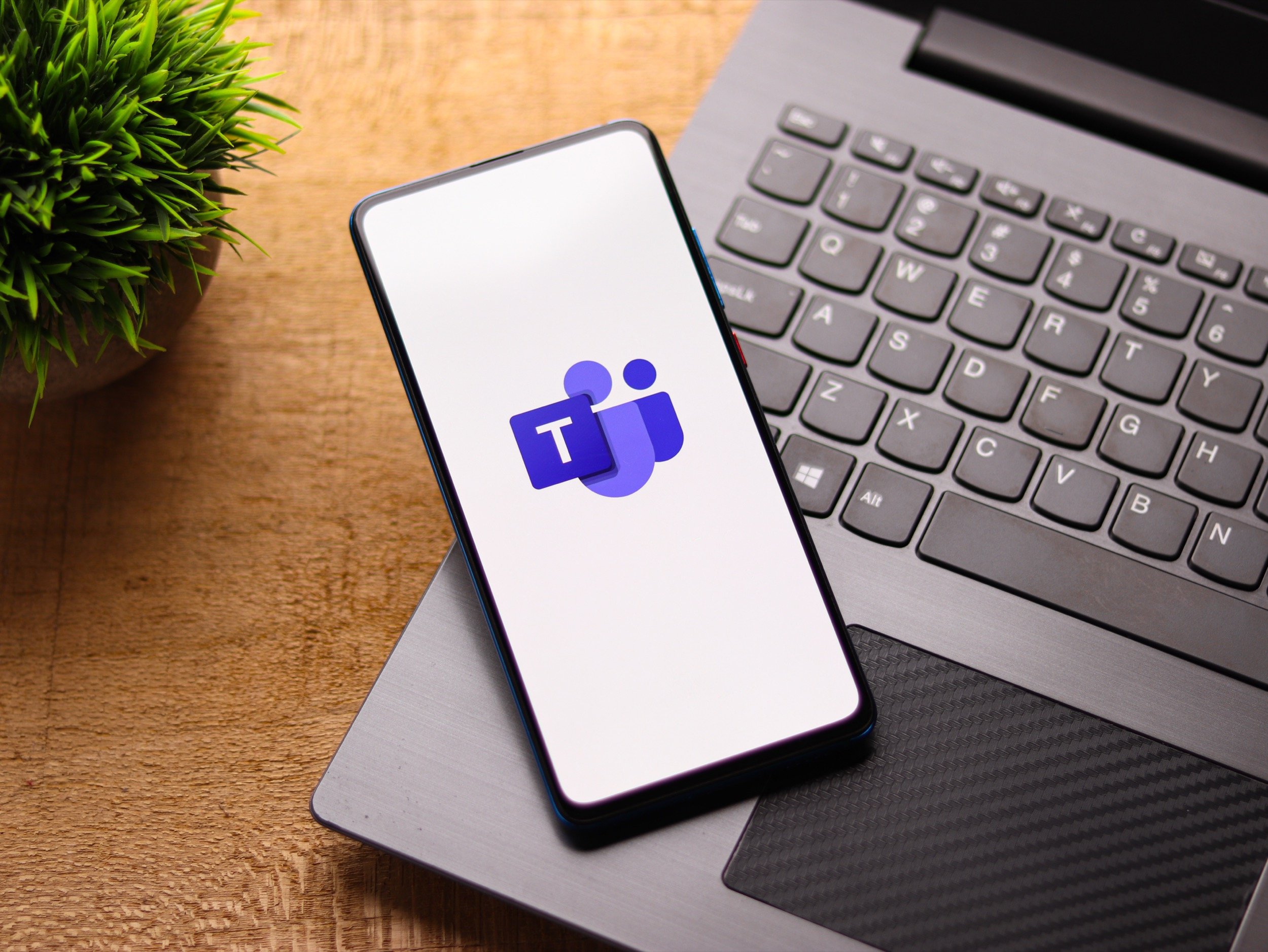 C’est officiel, Microsoft Teams va bientôt signaler automatiquement votre présence au bureau. © sdx15 / Shutterstock