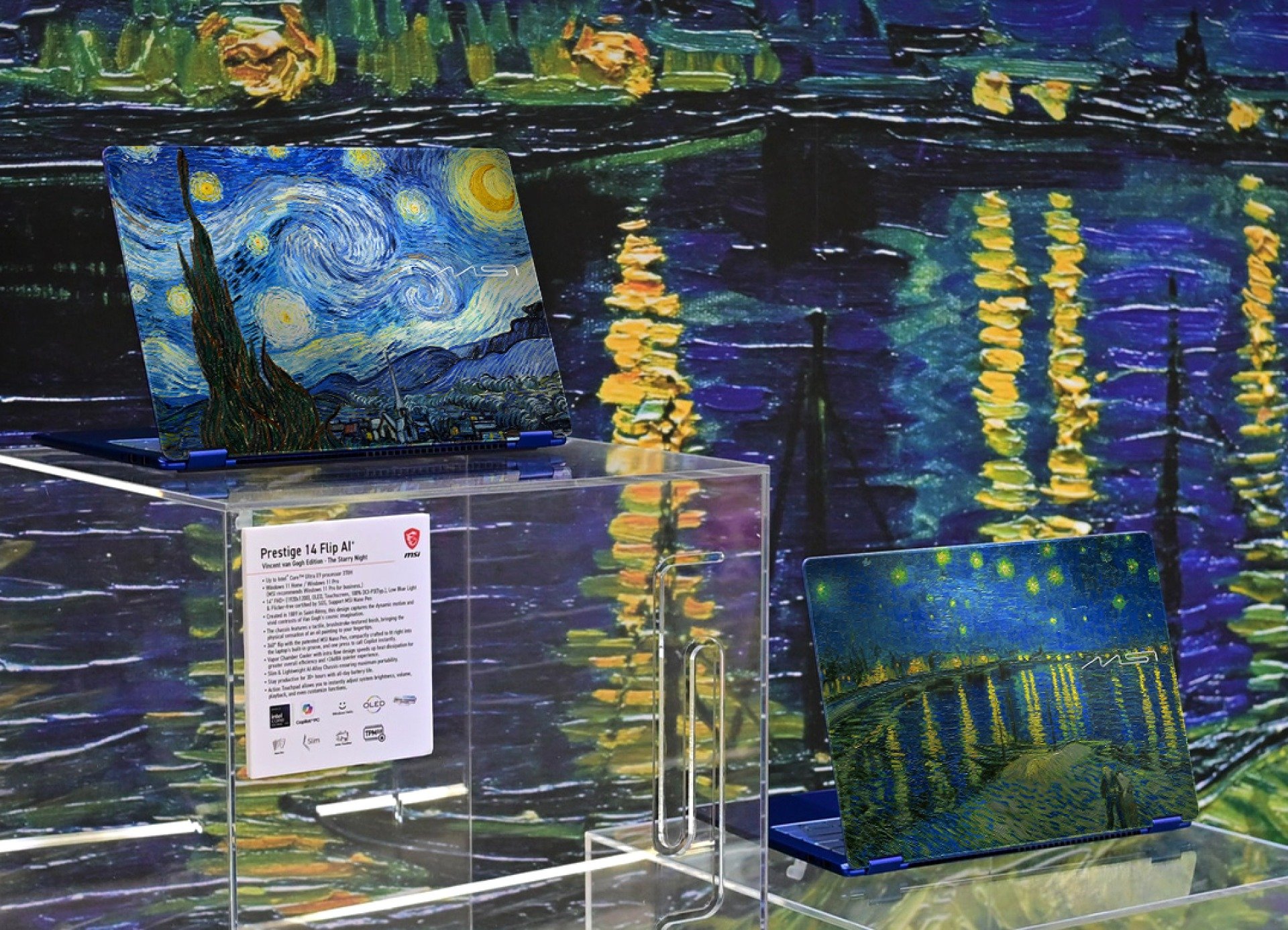 Voici le MSI Prestige 14 Flip AI+ Vincent van Gogh Edition. © MSI