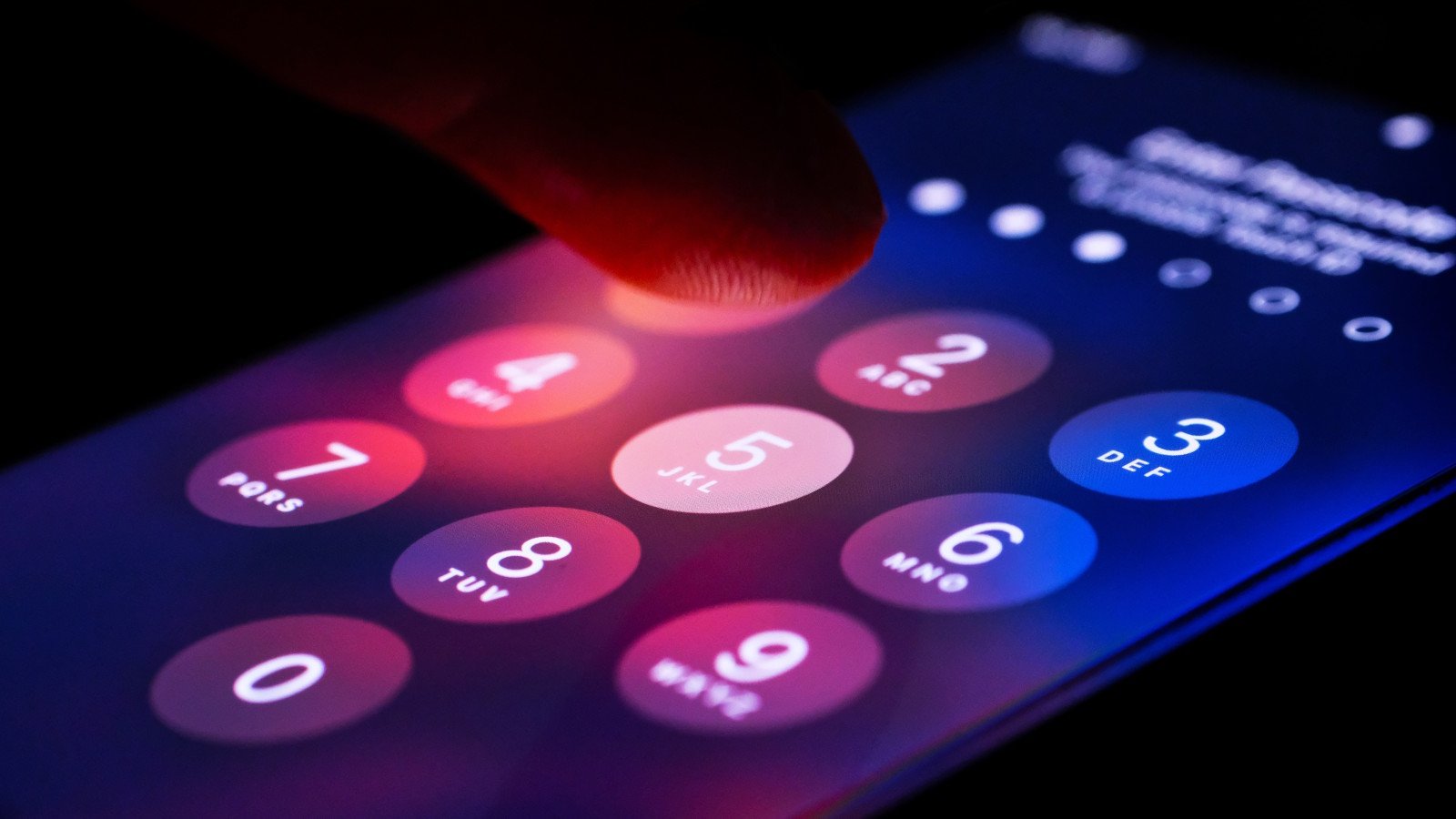 L'entreprise Magnet Forensics affirme disposer d’une solution qui préserverait les conditions d’analyse d’un iPhone même après son redémarrage automatique. ©Ketsada Unseekaew x Shutterstock