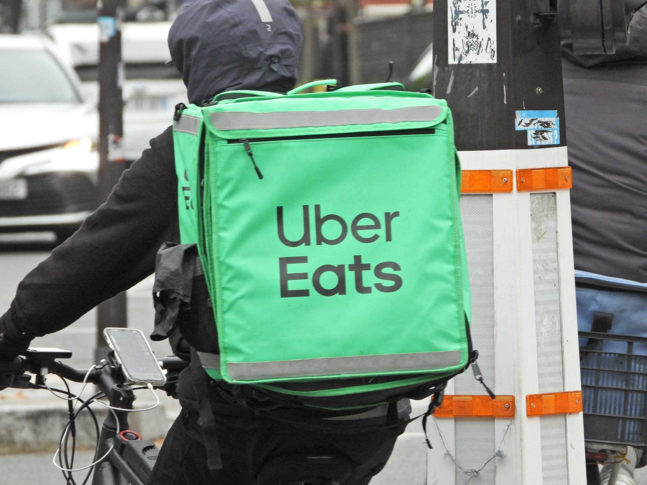 Bonne nouvelle pour les livreurs Uber Eats. © Alphacit Newim Reporter / Shutterstock.com