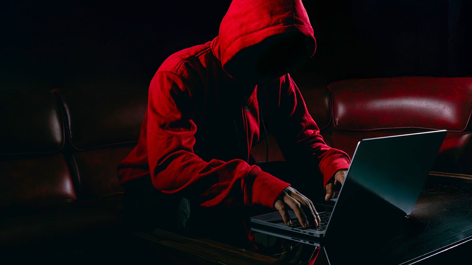 Ne laissez pas les pirates en ligne exploiter les failles ©Shutterstock