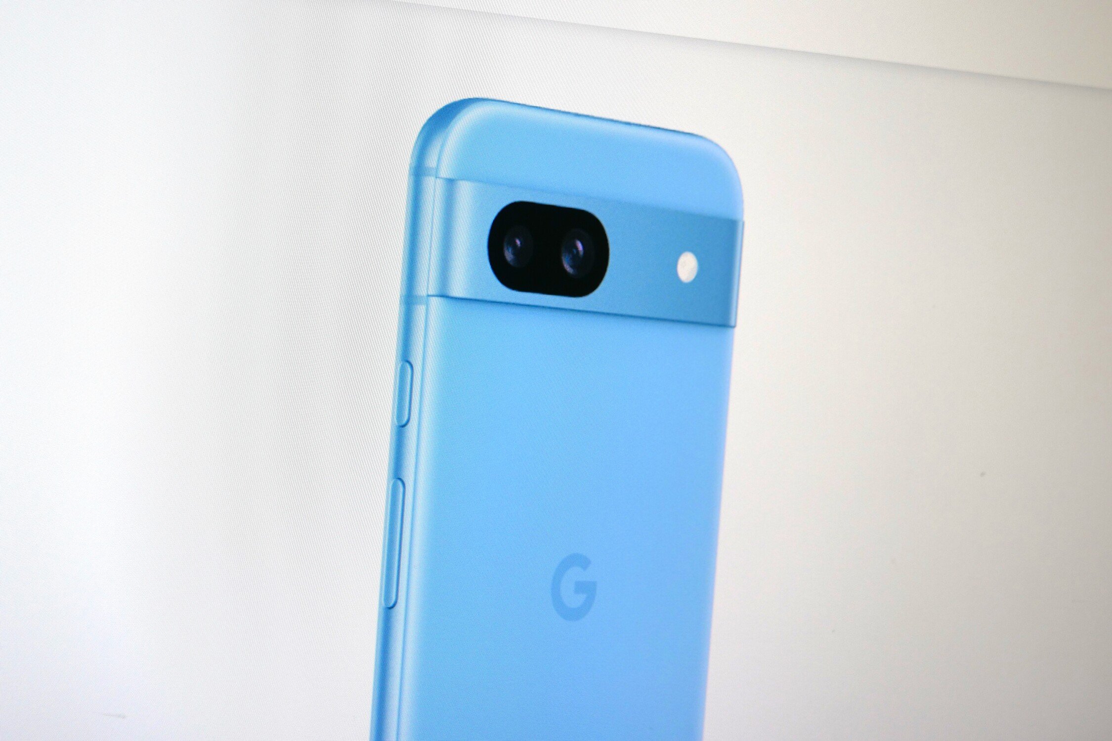 Le Google Pixel 8a, pris en photo sur le site de Google © Alexandre Boero / Clubic