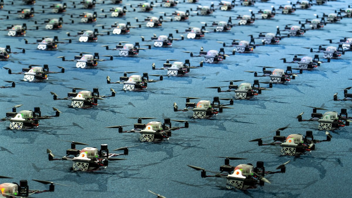 Une simulation chinoise démontre qu'un millier de drones équipés de brouilleurs pourrait neutraliser l'ensemble du réseau Starlink au-dessus de Taïwan. © Shutterstock