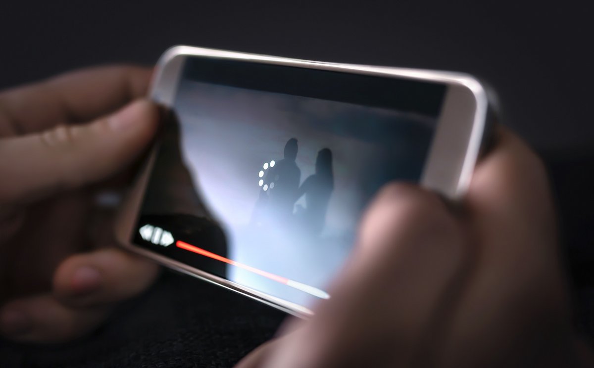 Les FAI peuvent imposer des restrictions de bande passante en fonction des services web que vous consultez... et vous empêcher de profiter de la meilleure qualité vidéo sur les plateformes de streaming. © Tero Vesalainen / Shutterstock