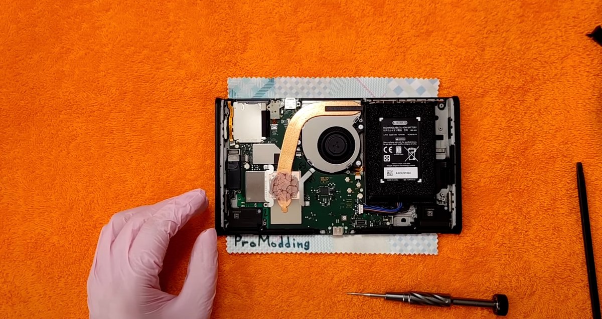 La Switch 2 a déjà été démontée. © ProModding
