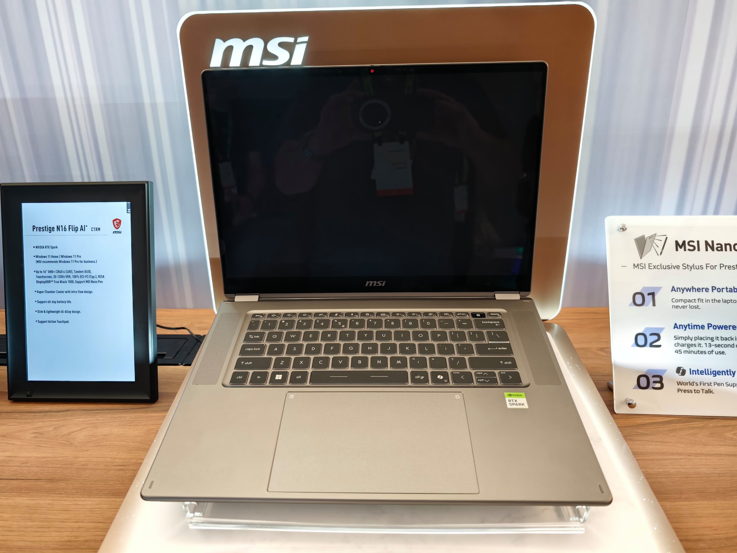 Le Prestige N16 Flip AI de MSI. © Colin Golberg