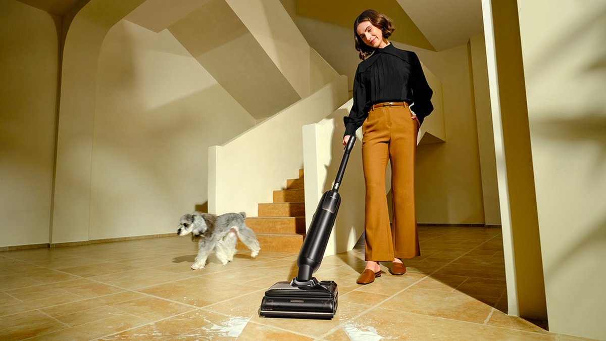 Avec son bras EdgeCoverage ultra-rapide, son auto-nettoyage à 100 °C et 60 jours d’autonomie, cet appareil mise sur l’hygiène et la tranquillité ©MOVA