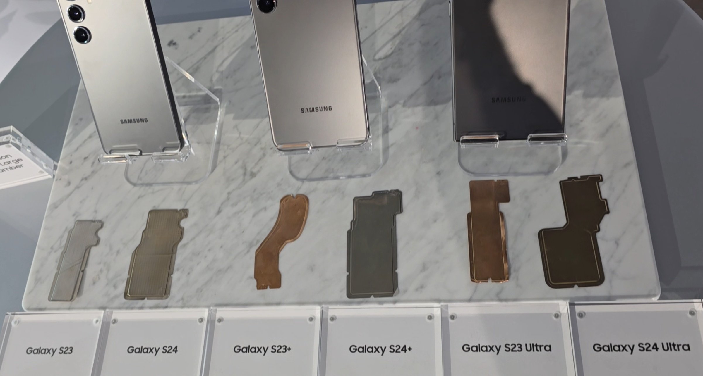 Différents modèles Samsung Galaxy S et leurs chambres à vapeur. © techstar2000/Reddit