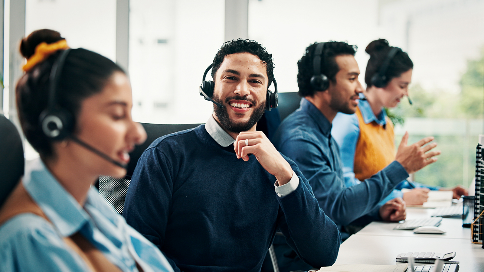 Chaque appel enrichit la fiche prospect avec besoins, objections, intérêt, disponibilité et signaux d’achat ©Shutterstock