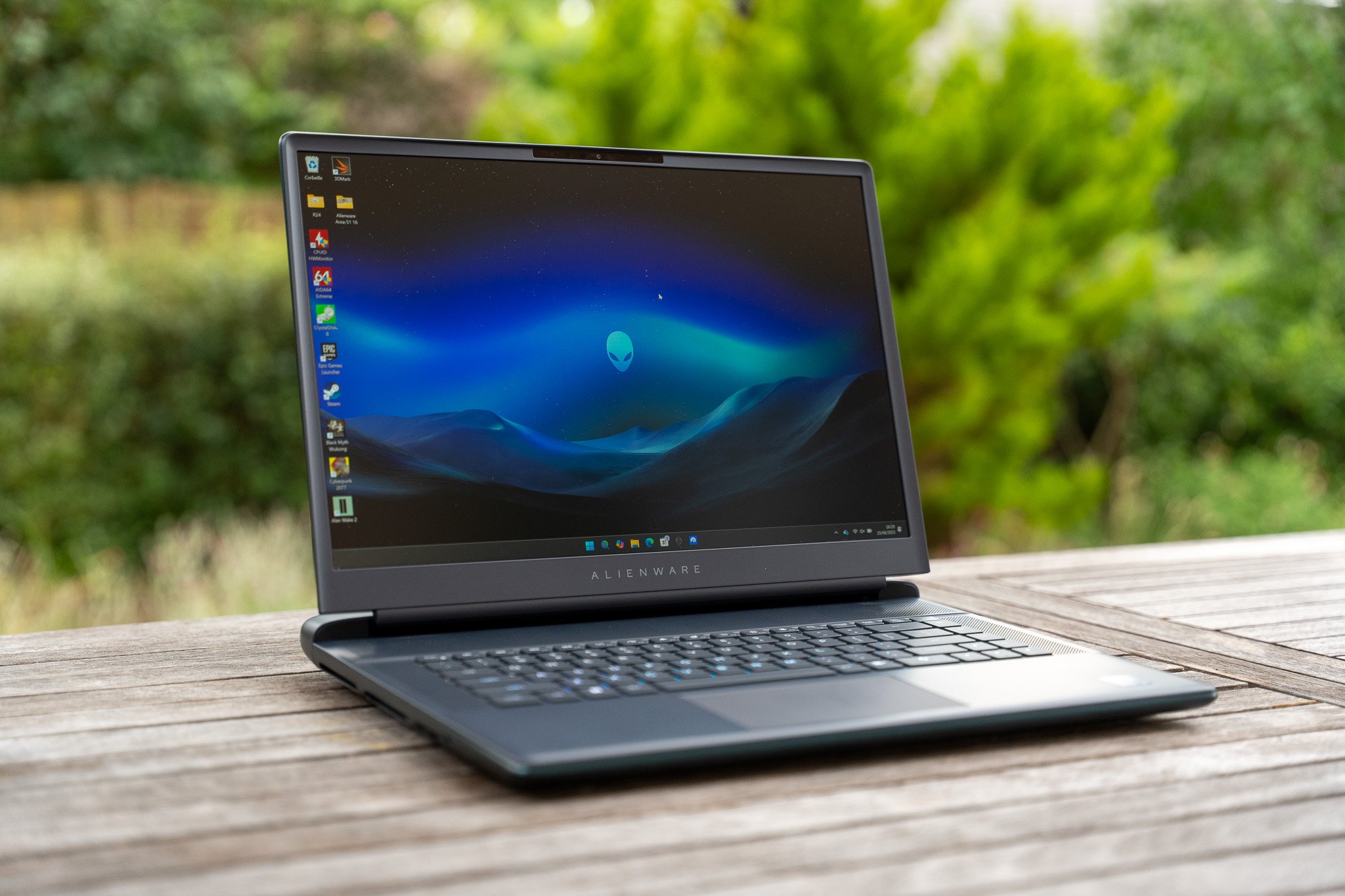 L'appareil revient aux sources du design Alienware. © Nathan Le Gohlisse pour Clubic