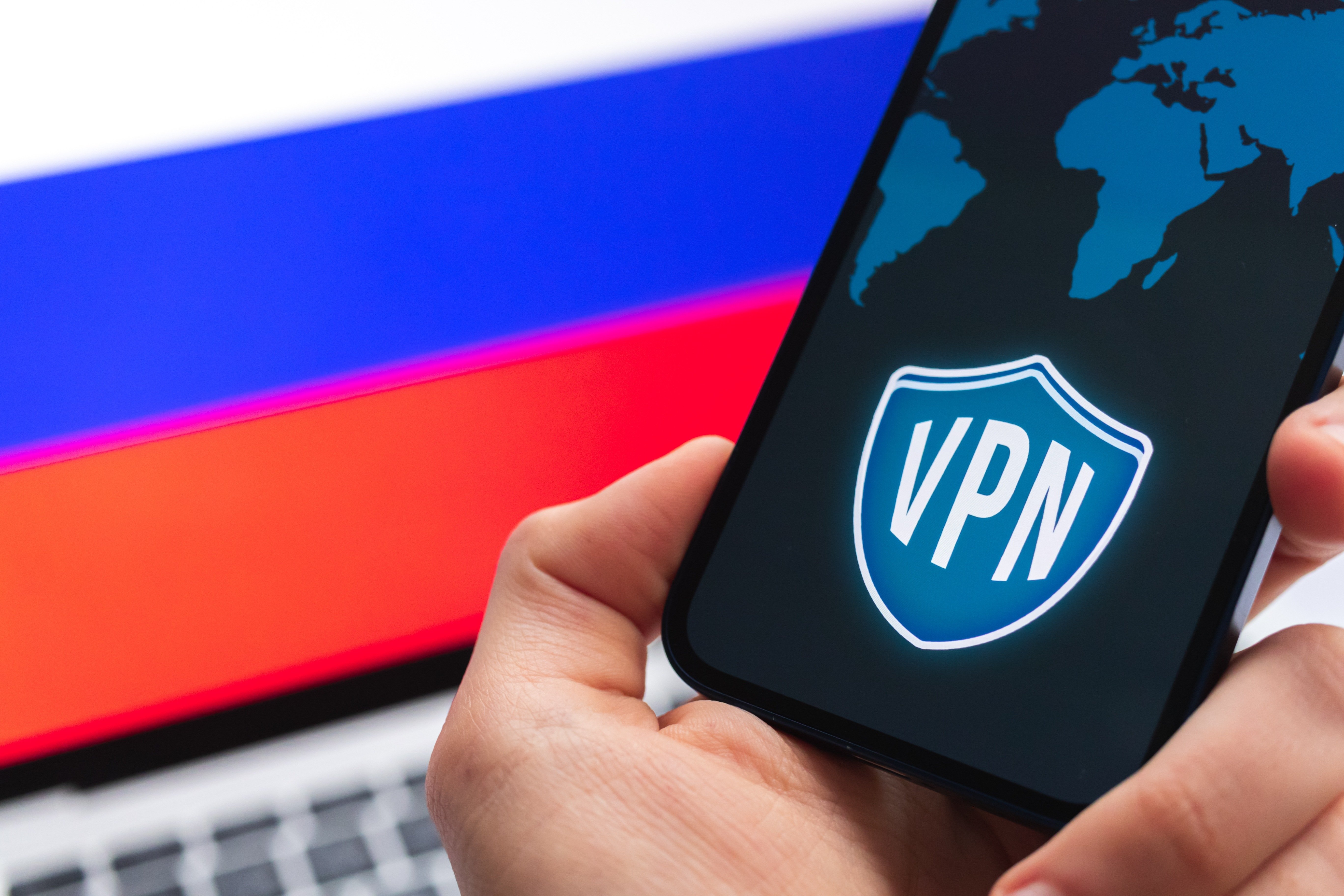 Les autorités russes considèrent que les VPN permettent aux utilisateurs d'accéder à des contenus en ligne qui ne sont pas approuvés par le gouvernement. © FellowNeko / Shutterstock
