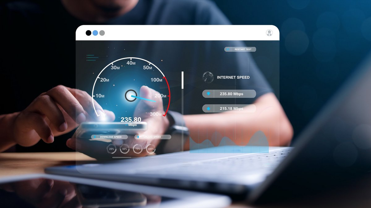 Un VPN ralentit-il vraiment votre connexion ? Entre fantasme persistant et réalités d’usages. © Tapati Rinchumrus / Shutterstock