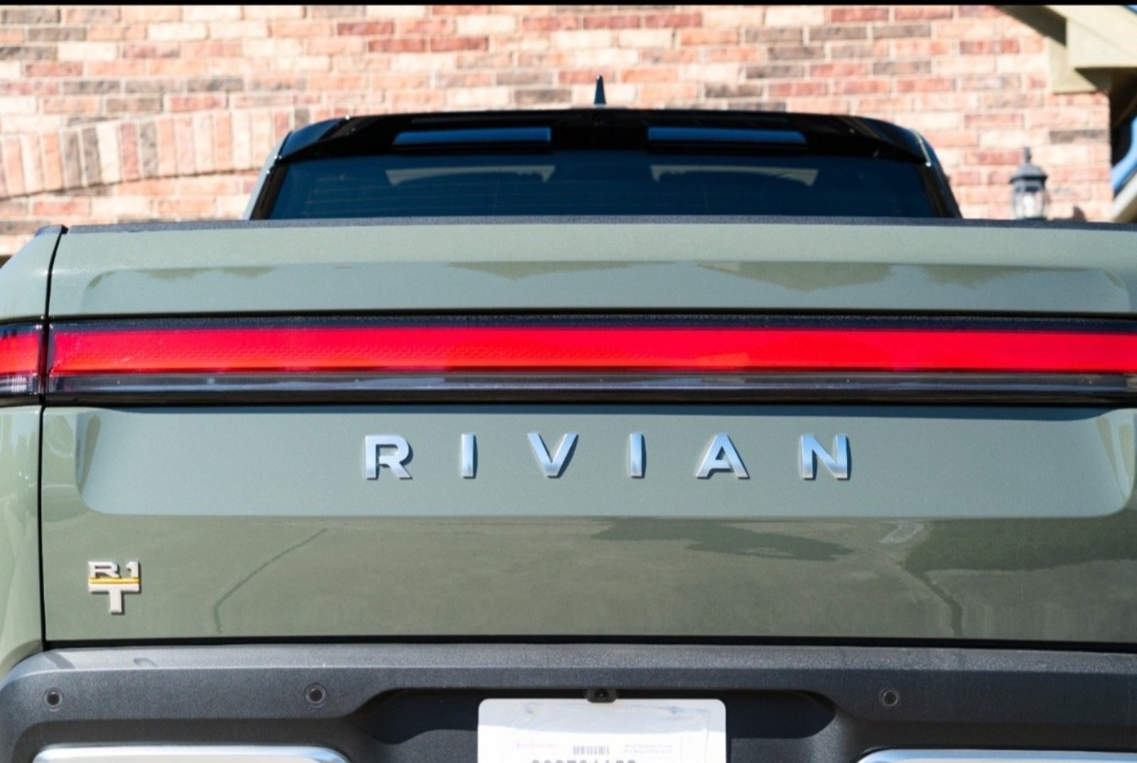 Rivian a produit ses premiers R1 sans le matériel requis pour la conduite autonome de niveau 3 - ©Roschetzky Photography / Shutterstock