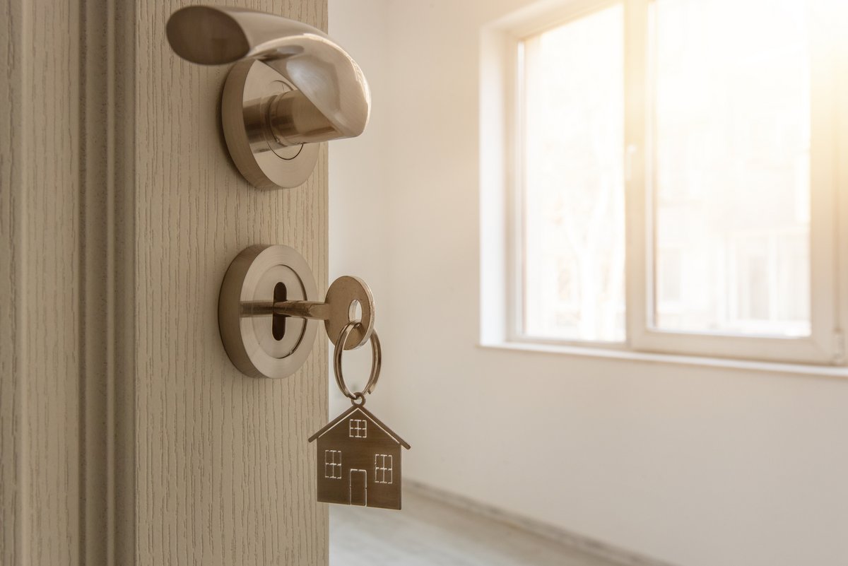 Découvrez comment réussir l'installation d'une alarme maison, étape par étape. ©Michael Dechev / Shutterstock