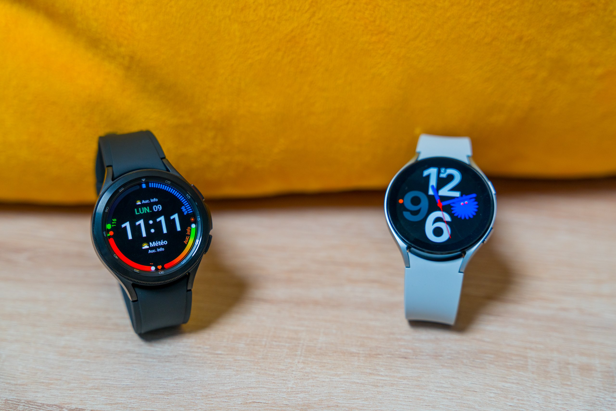 La Watch 4 Classic et la Watch 4 de base © Pierre Crochart pour Clubic