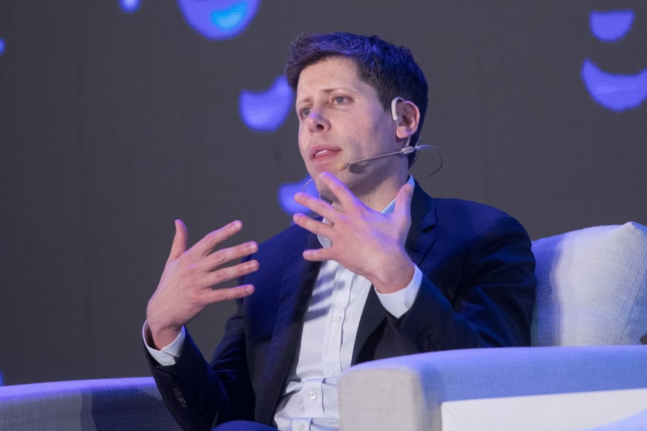 Le chef d'OpenAI, Sam Altman, lors d'une conférence © jamesonwu1972 / Shutterstock