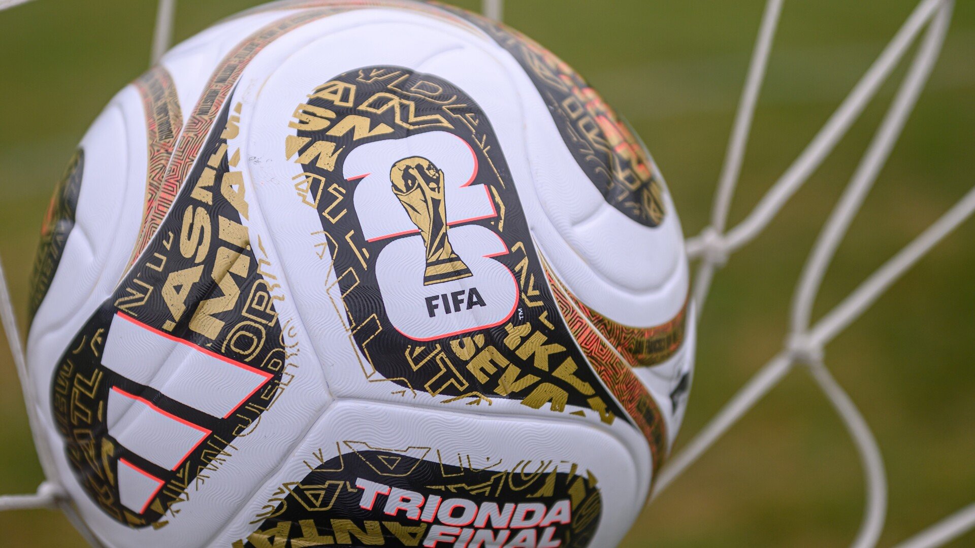 La Coupe du monde 2026, dont on voit ici le ballon officiel, a explosé les compteurs des paris sportifs en ligne. © ACHPF / Shutterstock