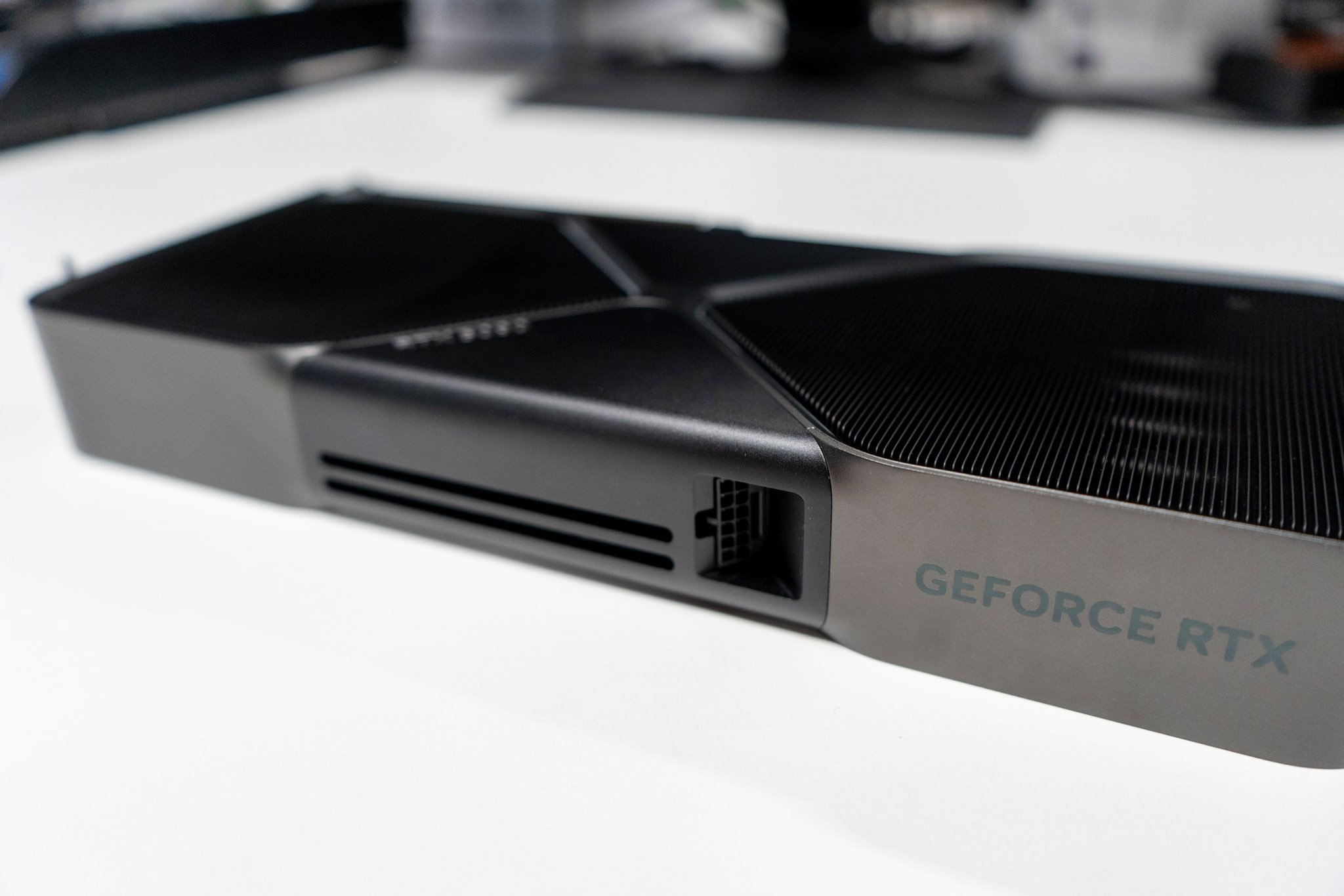 La RTX 5090 introduit la prise en charge PCI Express Gen 5 © Colin Golberg pour Clubic