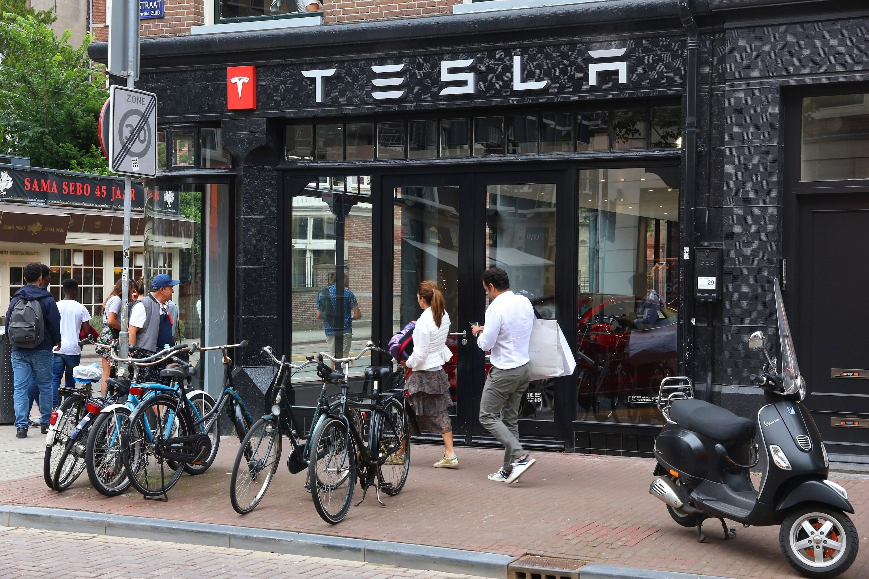 Concession Tesla à Amsterdam © Shutterstock
