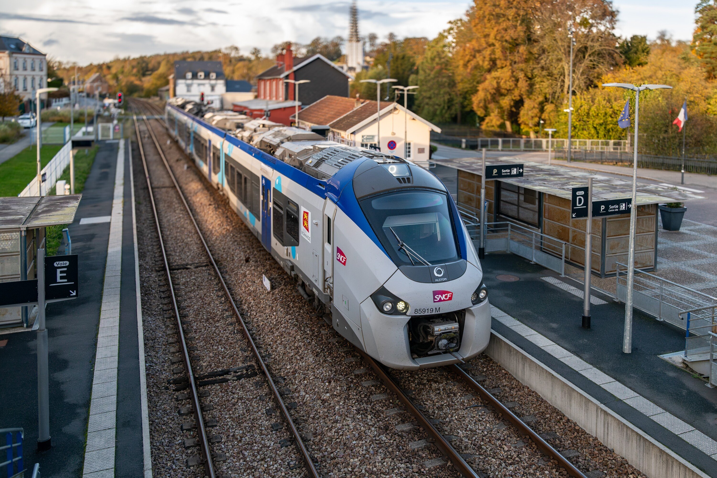 Train interurbain de la SNCF en Normandie © Leitenberger Photography / Shutterstock.com