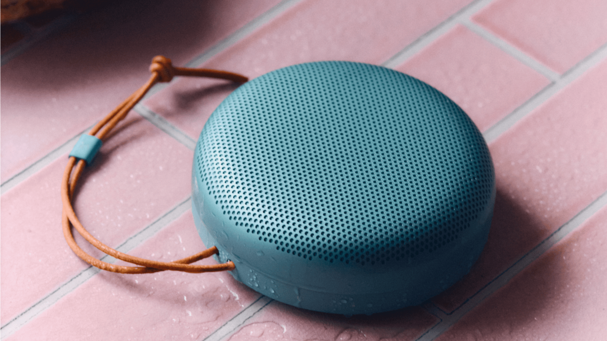 La Beosound A1 Gen 3 en version Eucalyptus Green - © Bang & Olufsen