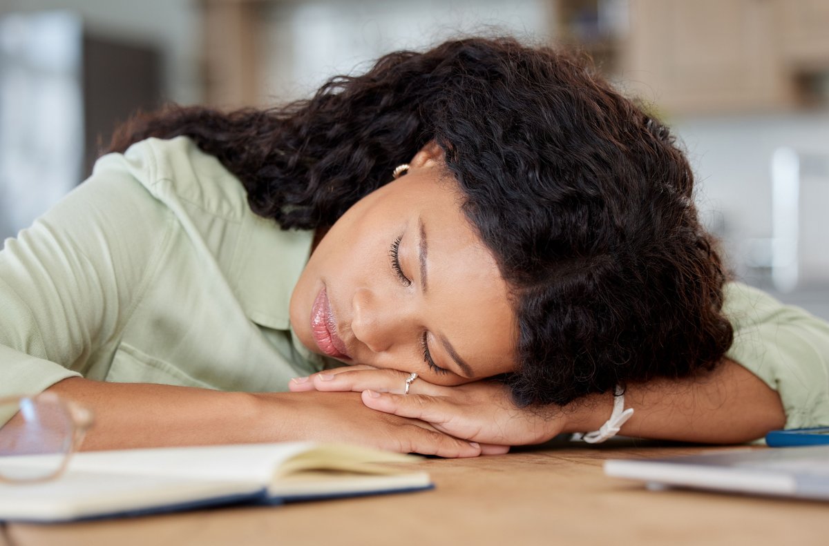 Les Français doivent plus dormir, même si !a passe par une sieste © Shutterstock