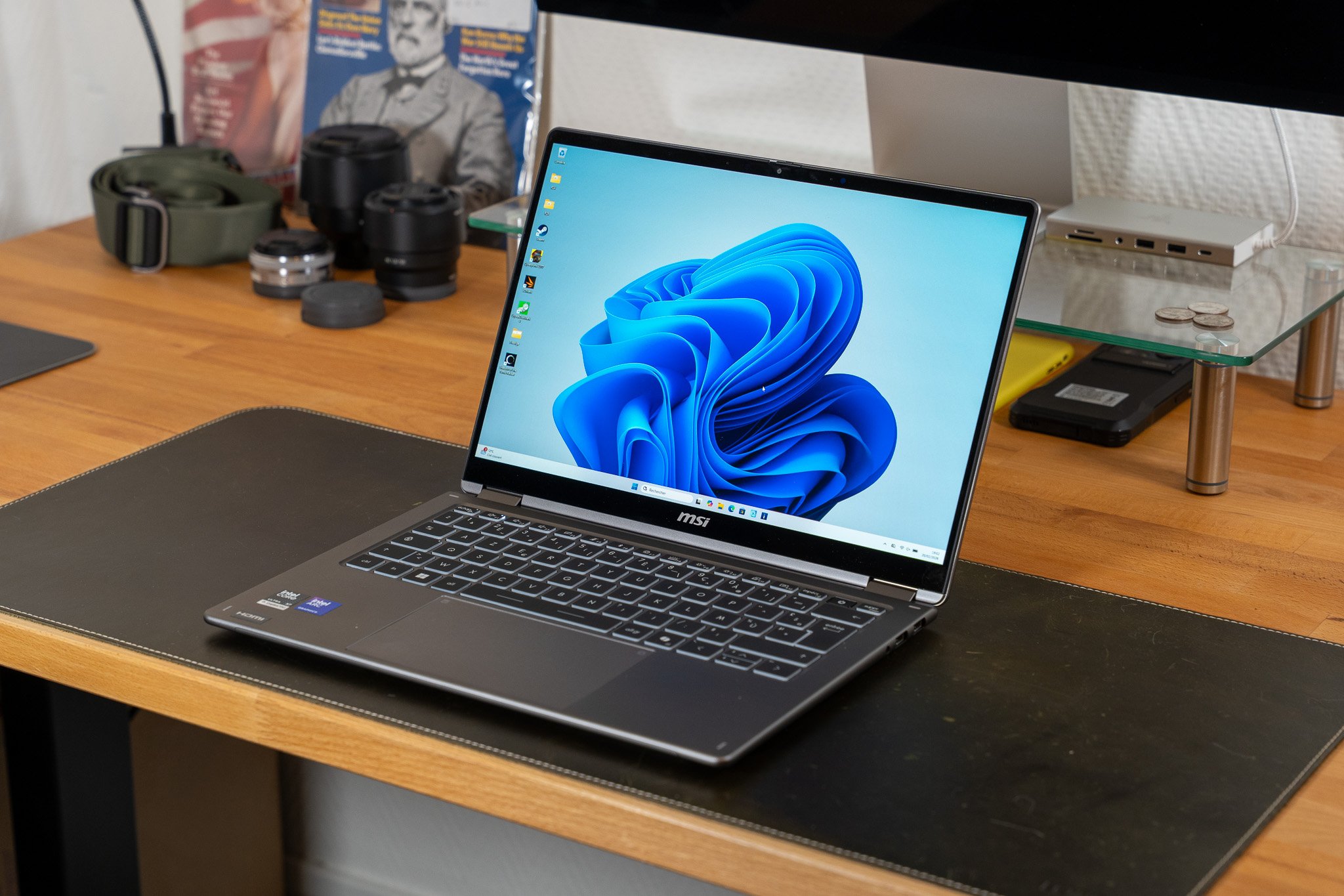 Le Prestige 14 Flip AI+ profite d'un nouveau châssis. © Nathan Le Gohlisse pour Clubic