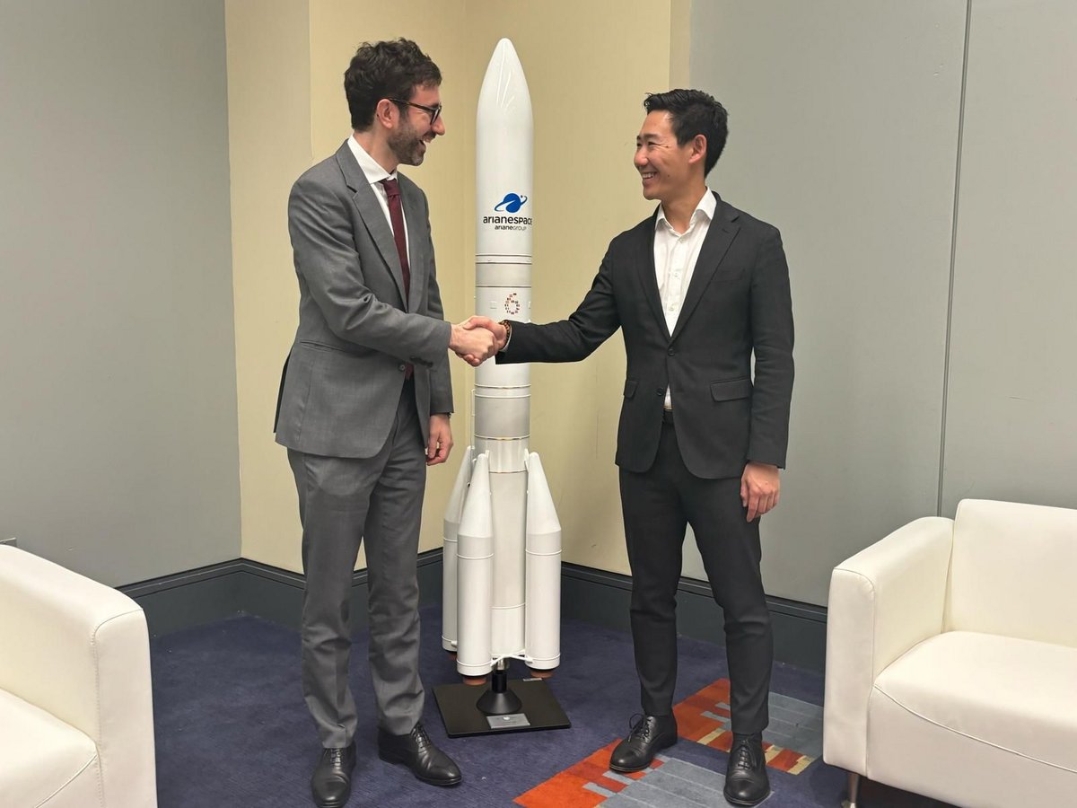 David Cavaillolès, CEO d'Arianespace et Ghonhee Lee, CEO de Katalyst Space Technologies. © Arianespace