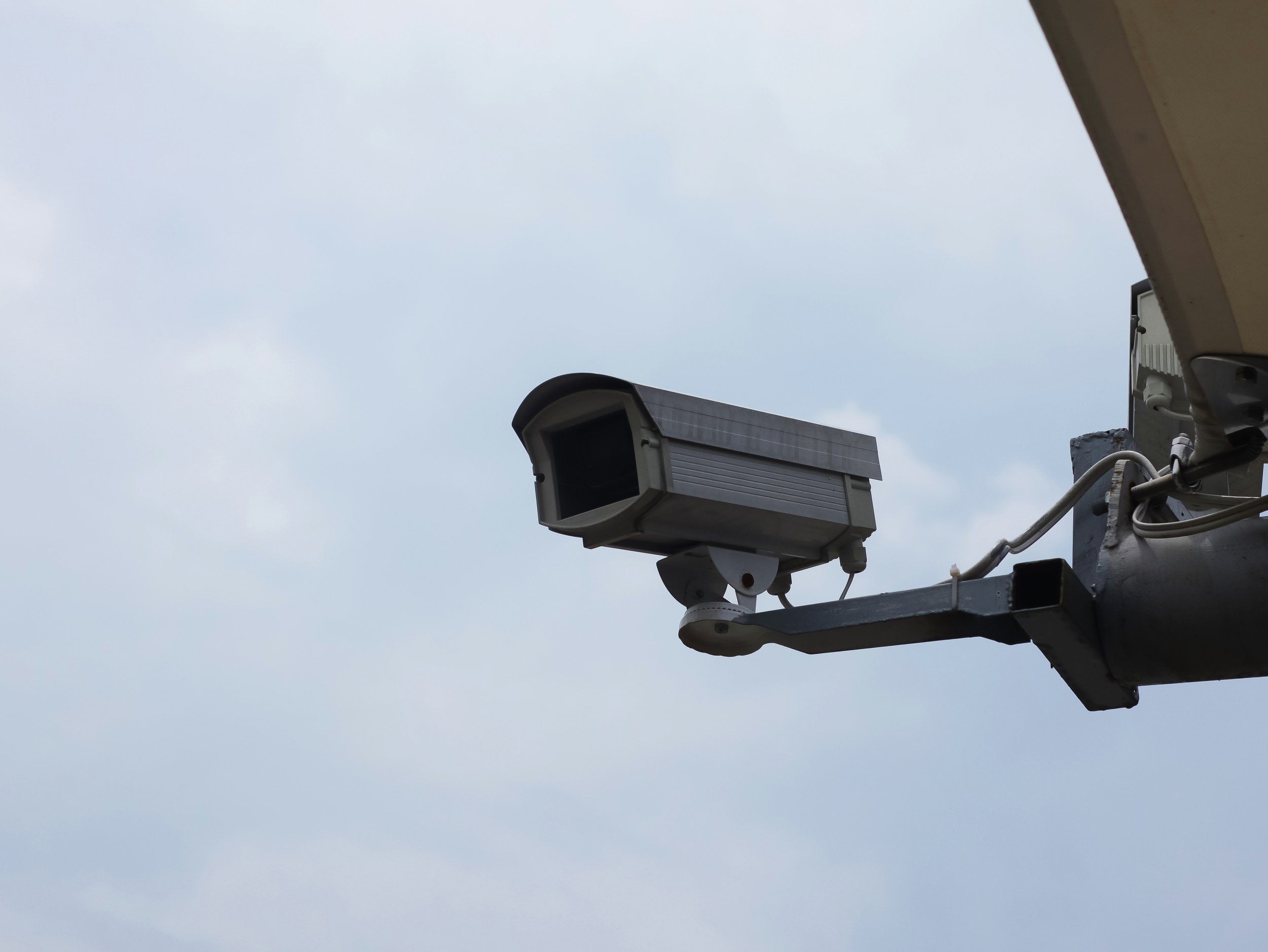 Une caméra de vidéosurveillance. ©randomasiandude / Shutterstock