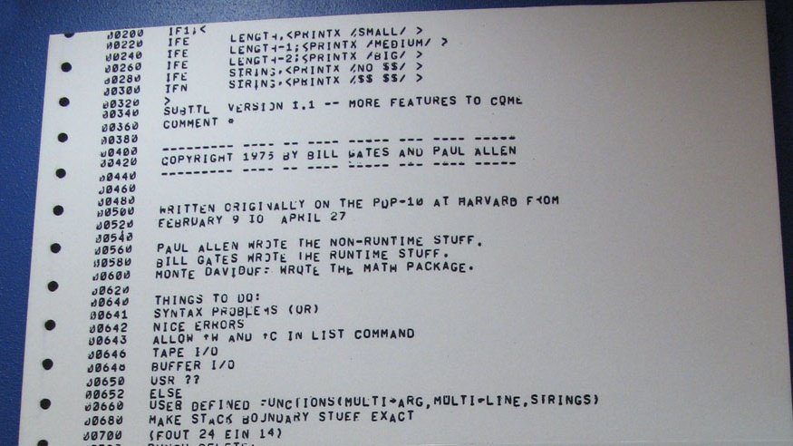 Extrait imprimé du listing original de l’Altair BASIC (ancêtre du BASIC 6502), sorte de README avant l’heure, alors diffusé sur rubans perforés et... cassettes audio. © Microsoft