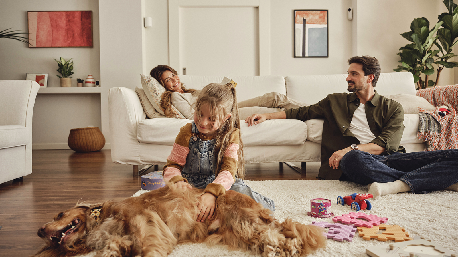 La caméra intérieure Arlo prolonge la surveillance avec une image HD, un grand-angle de 130° et une vision jour nuit. ©Verisure