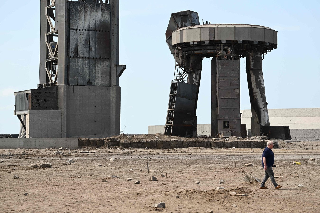 Les dégâts sur la table de tir et les alentours étaient importants après le tir du 20 avril. Crédits AFP/Patrick Fallon