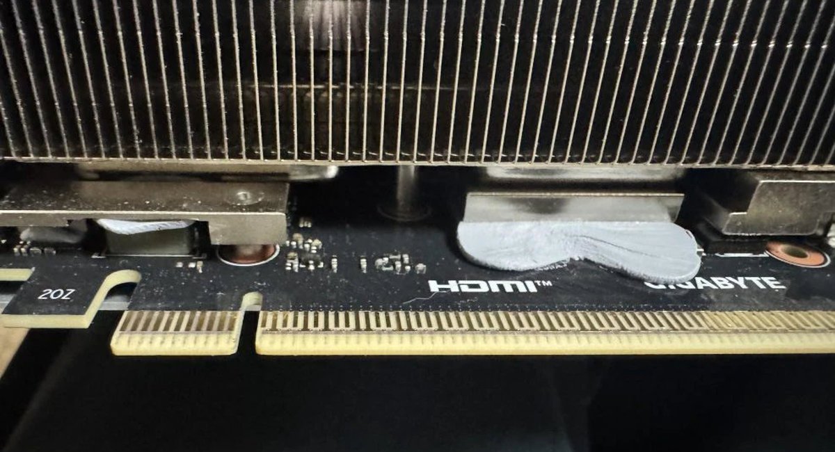 Un exemple de fuite du gel thermique utilisé par Gigabyte. ©VideoCardz