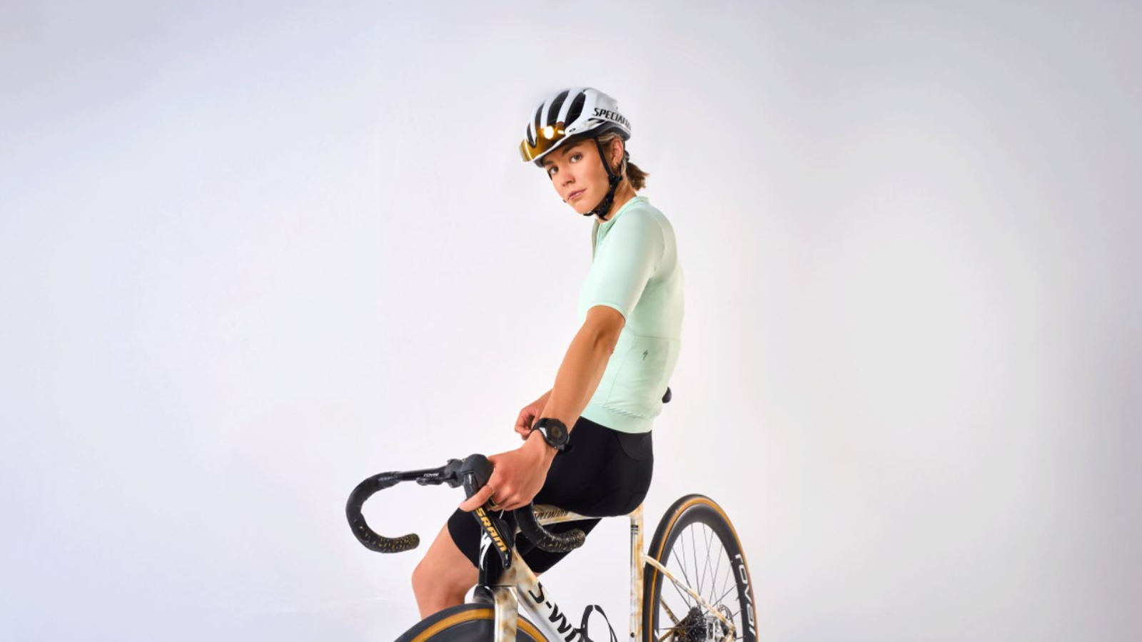 Pour les cyclistes réguliers, la HUAWEI Watch GT 6 tient plusieurs semaines sans recharge, même avec des sorties longues et fréquentes ©HUAWEI