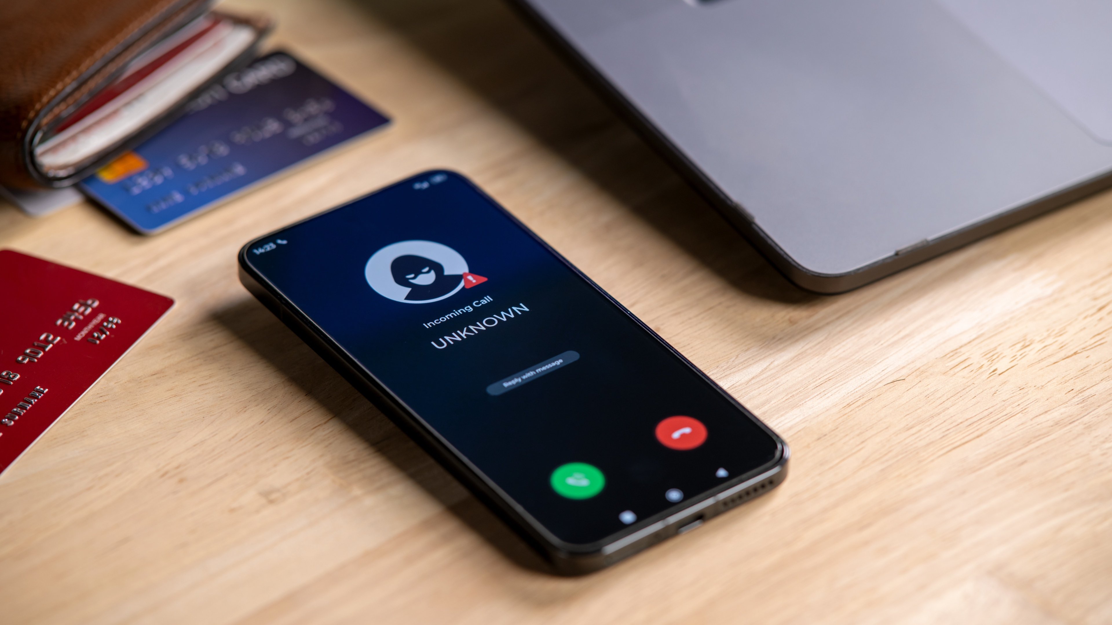 Google DeepMind développe une IA capable de repérer les stratégies de manipulation au fil des conversations, directement sur smartphone et sans transmettre les messages au cloud. © amenic181 / Shutterstock