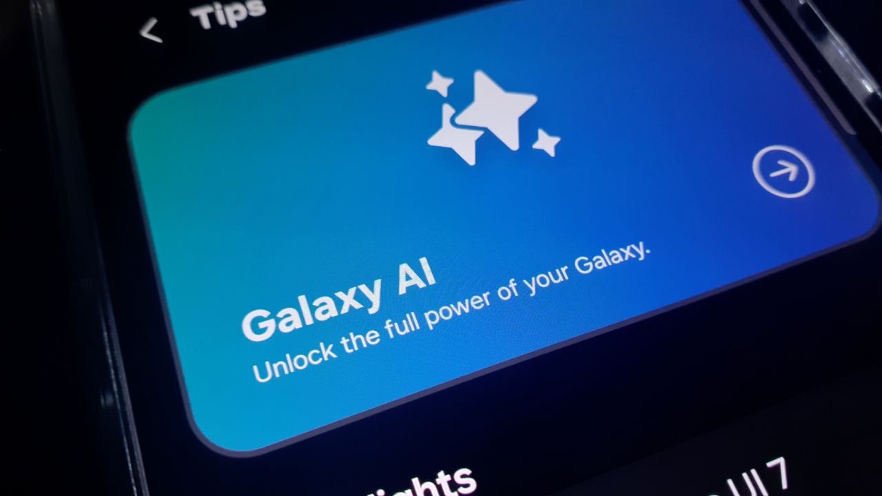 Dans les Paramètres, une section « Galaxy AI » liste tous les services actifs, chacun avec son propre interrupteur - ©Nwz / Shutterstock