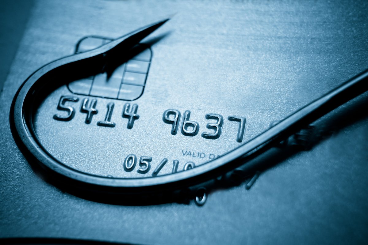 884 000 cartes bancaires volées : Magic Cat, le logiciel de phishing qui industrialise l’arnaque au SMS. © wk1003mike / Shutterstock